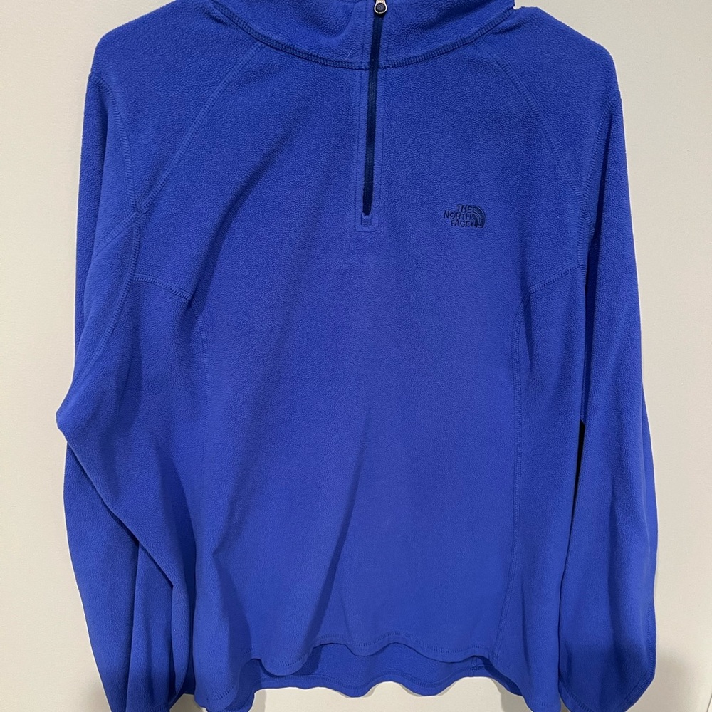 Women’s northface half sleeve zip-up.
